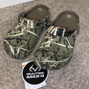 Brand new Realtree camo crocs junior size 5/ woman’s size 7